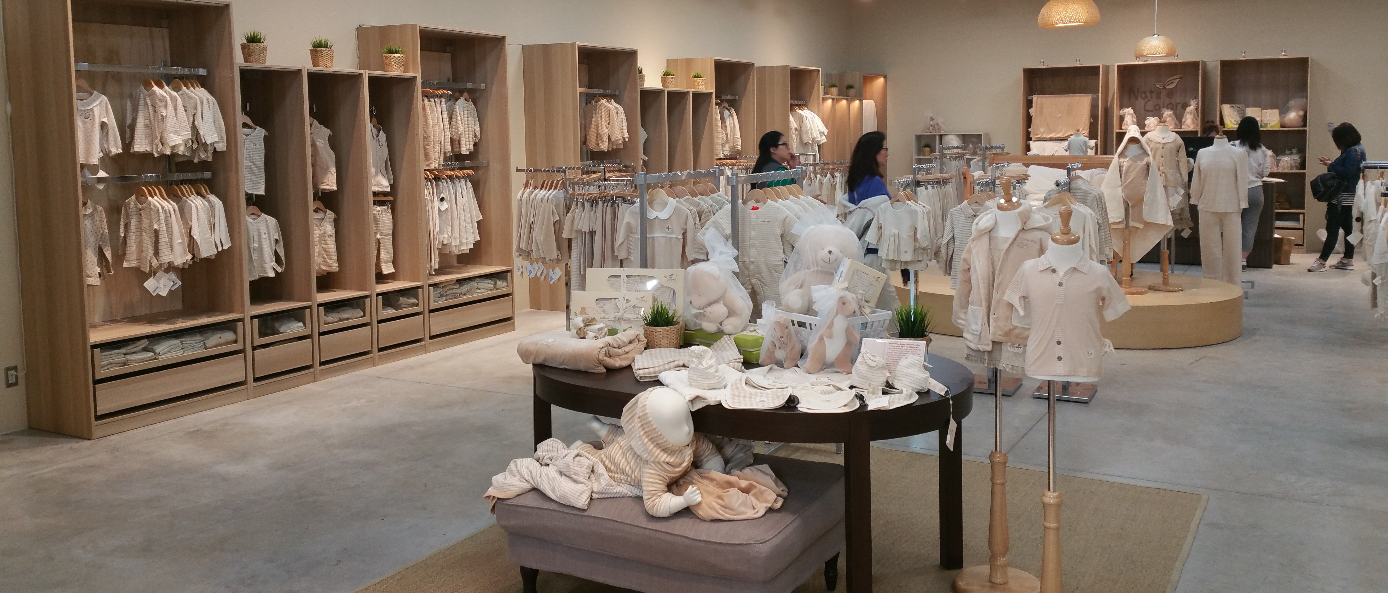 Retail store displays from Eddie's Hang-Up